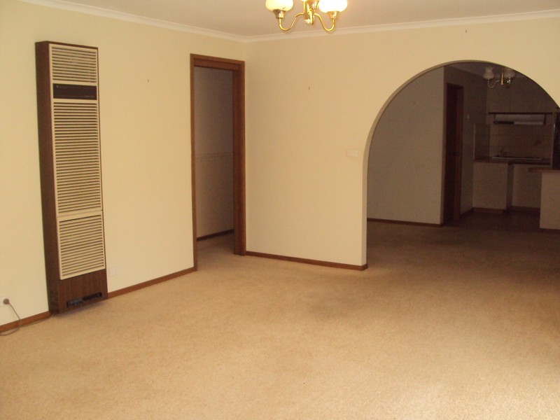 8 Jeffrey Avenue, Flora Hill VIC 3550