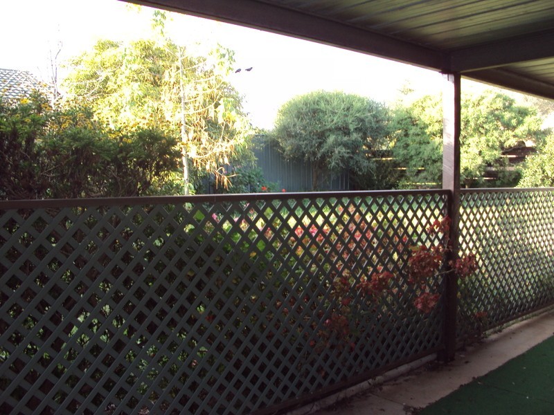 8 Jeffrey Avenue, Flora Hill VIC 3550