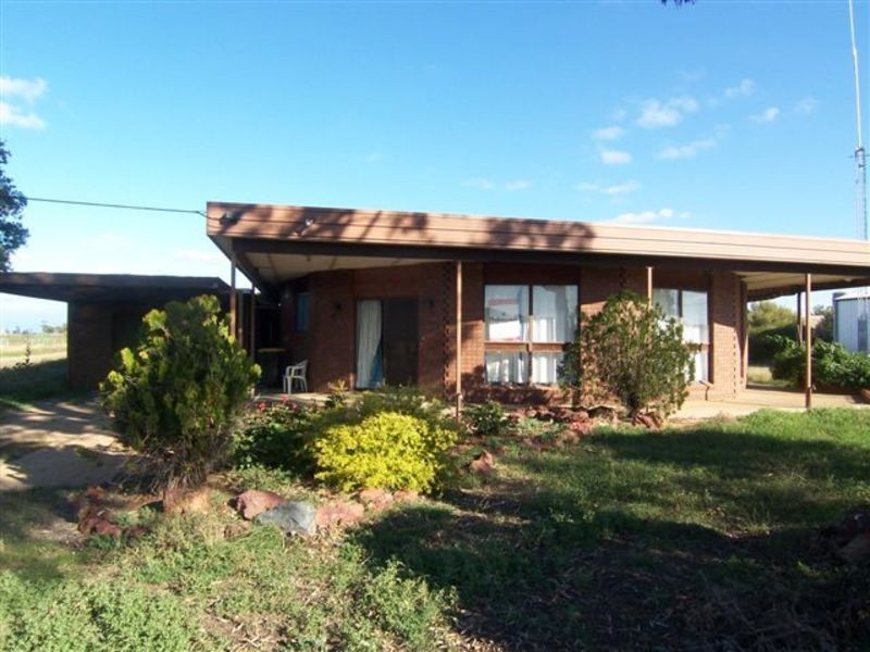 8 Queen Street, Dingee VIC 3571