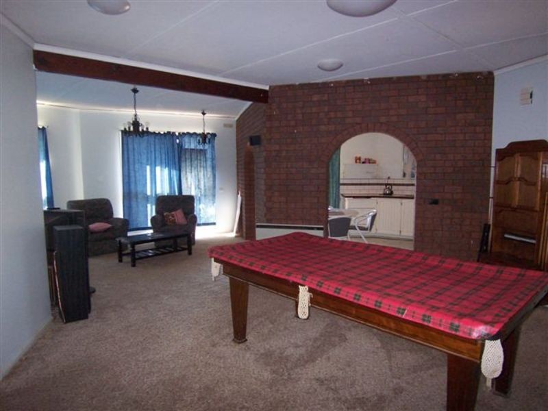 8 Queen Street, Dingee VIC 3571