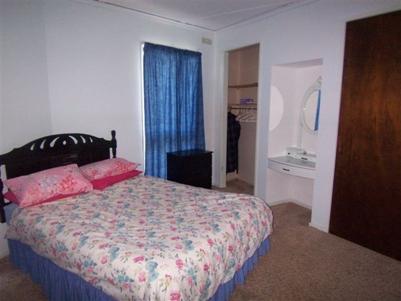 8 Queen Street, Dingee VIC 3571