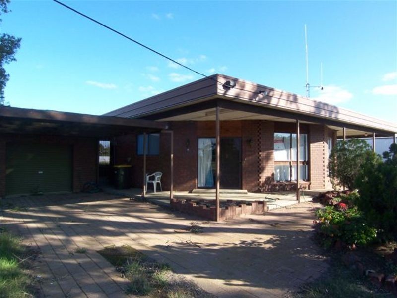 8 Queen Street, Dingee VIC 3571