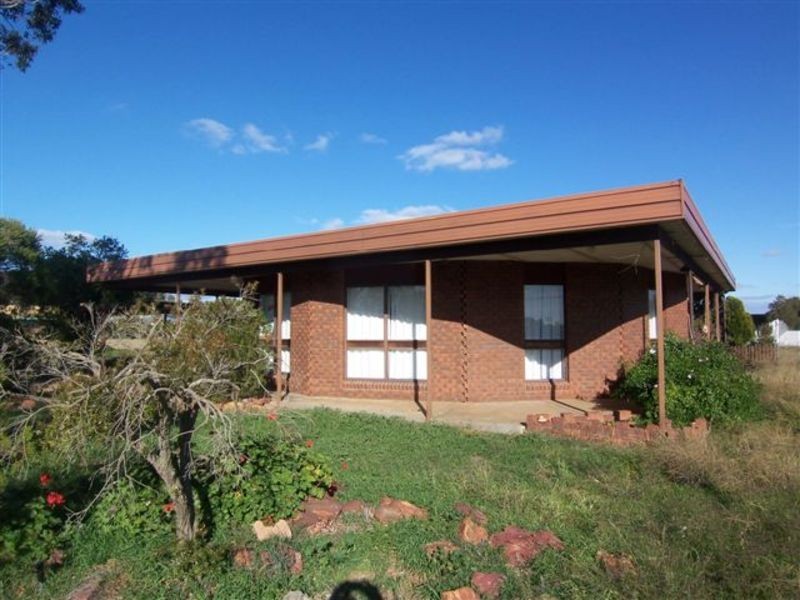 8 Queen Street, Dingee VIC 3571