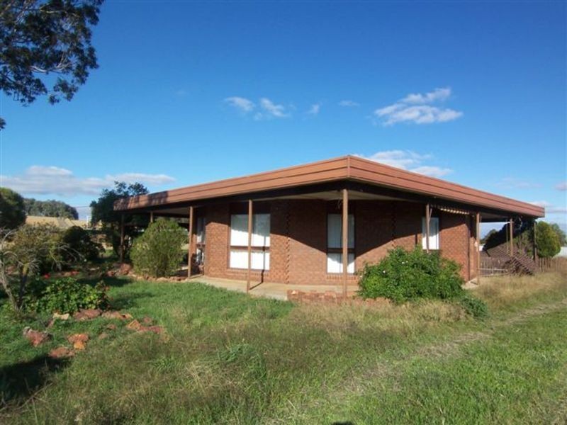 8 Queen Street, Dingee VIC 3571