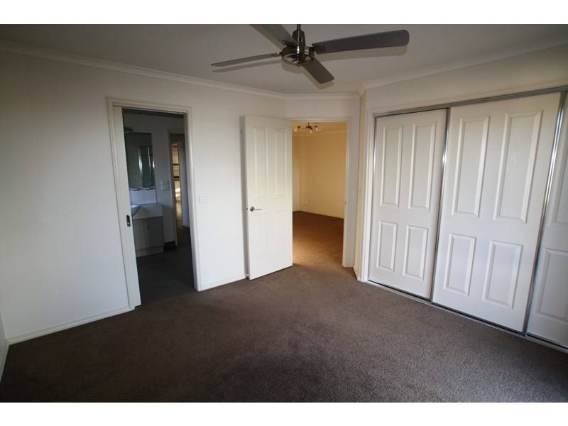 16 Elizabeth Street, Kangaroo Flat VIC 3555