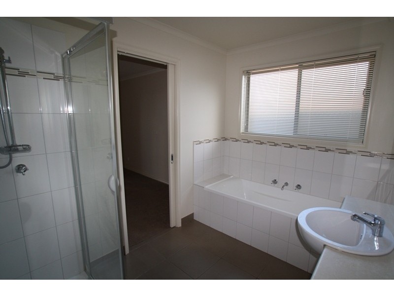 16 Elizabeth Street, Kangaroo Flat VIC 3555