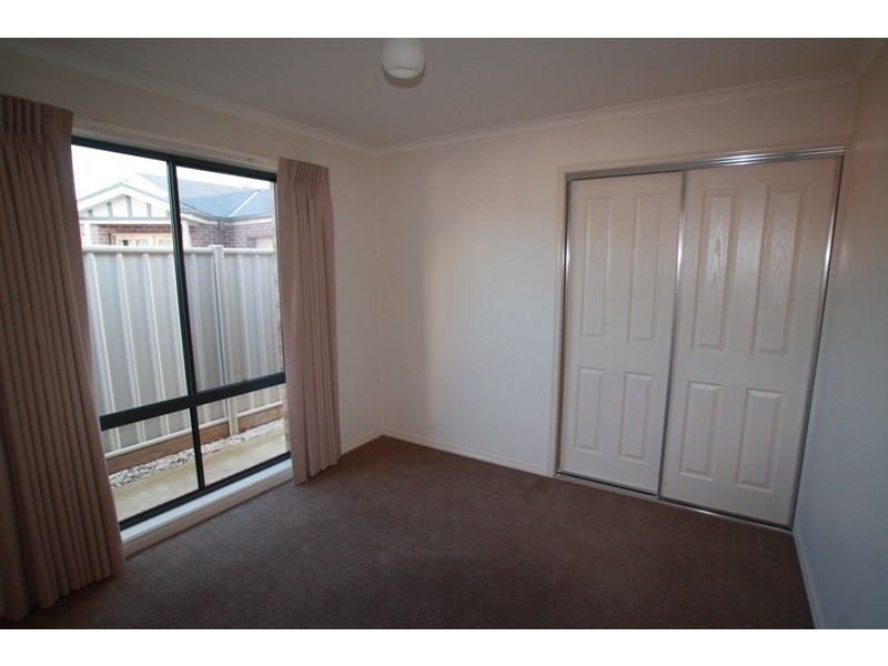 16 Elizabeth Street, Kangaroo Flat VIC 3555