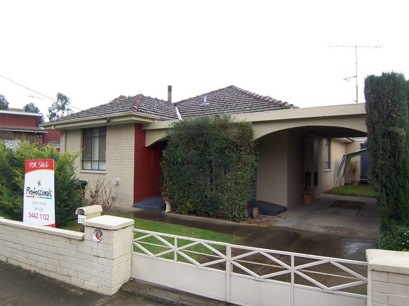 150 Gladstone Street, Quarry Hill VIC 3550