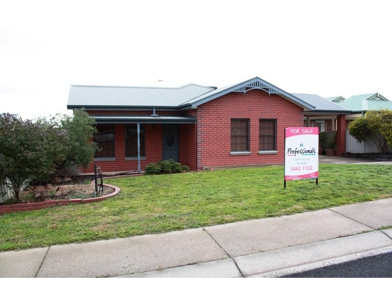 18 Pattison Drive, Kangaroo Flat VIC 3555