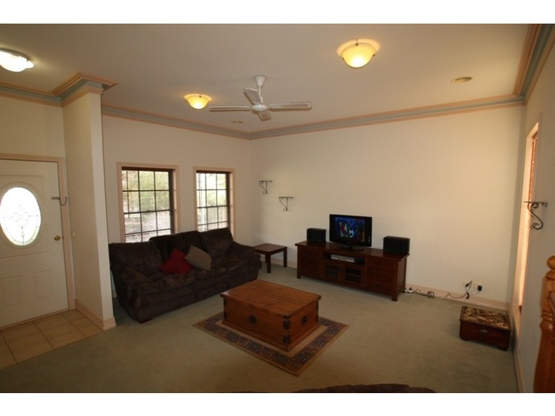 18 Pattison Drive, Kangaroo Flat VIC 3555