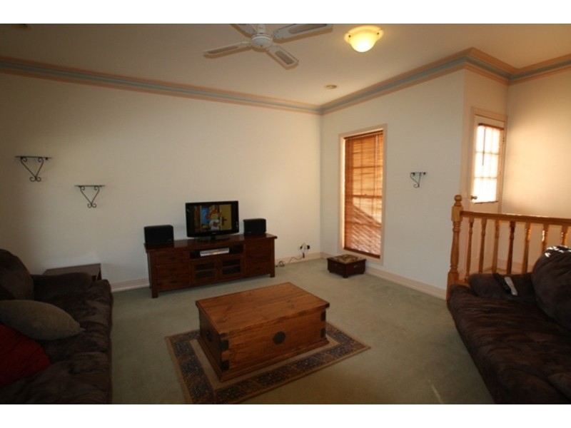 18 Pattison Drive, Kangaroo Flat VIC 3555