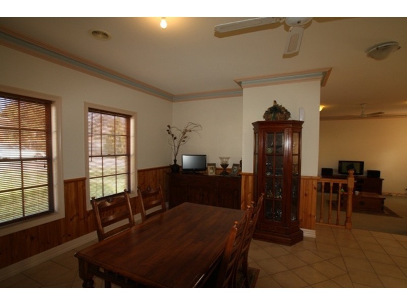 18 Pattison Drive, Kangaroo Flat VIC 3555