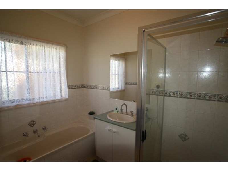 18 Pattison Drive, Kangaroo Flat VIC 3555