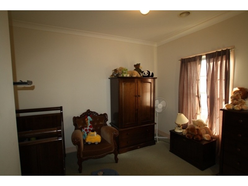 18 Pattison Drive, Kangaroo Flat VIC 3555