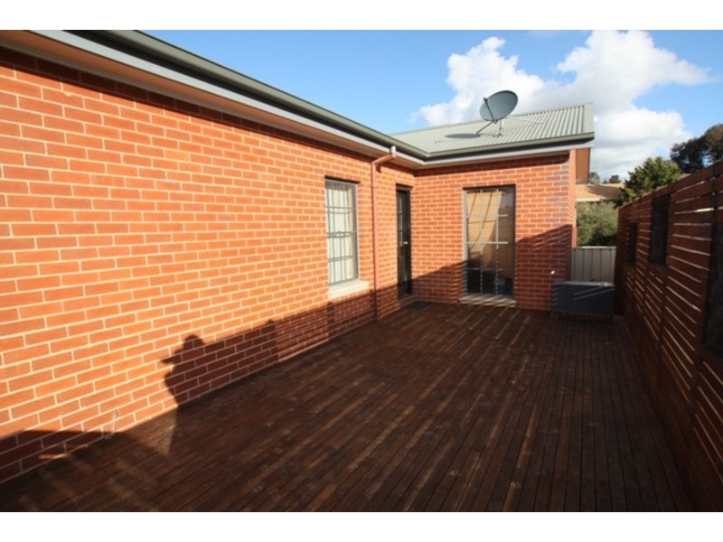 18 Pattison Drive, Kangaroo Flat VIC 3555