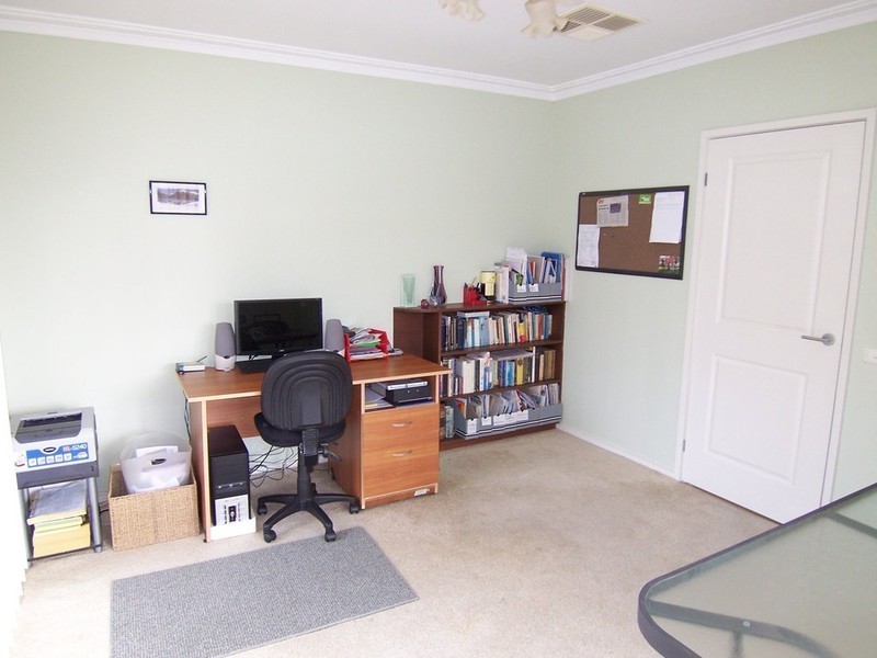 24 Ridgeway Crescent, Kennington VIC 3550