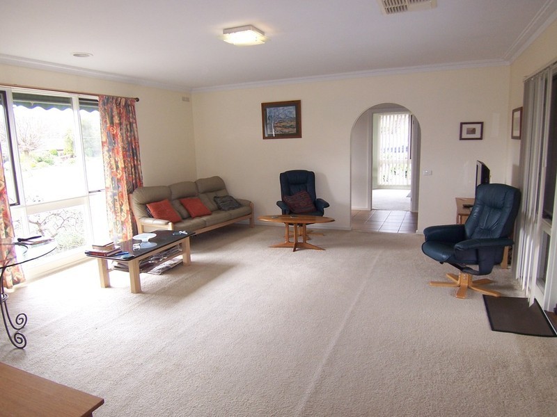 24 Ridgeway Crescent, Kennington VIC 3550