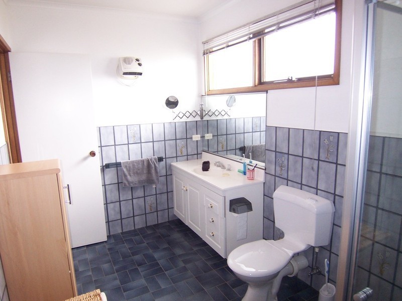 24 Ridgeway Crescent, Kennington VIC 3550