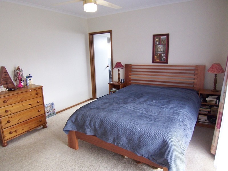 24 Ridgeway Crescent, Kennington VIC 3550