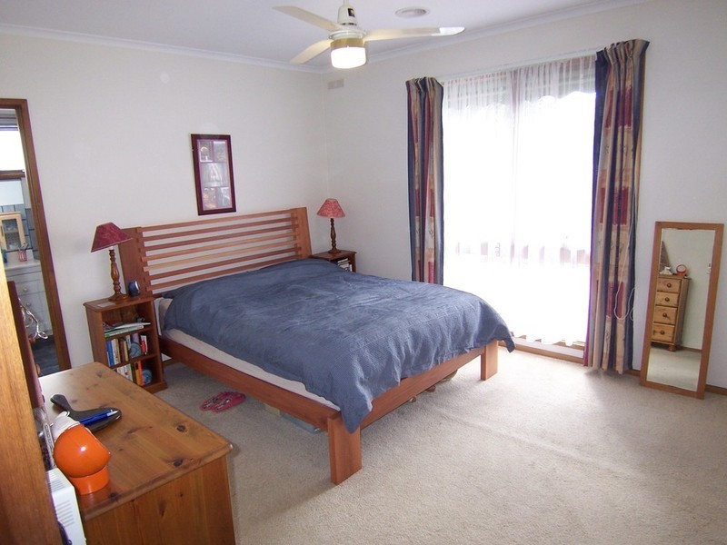 24 Ridgeway Crescent, Kennington VIC 3550