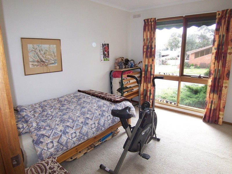 24 Ridgeway Crescent, Kennington VIC 3550