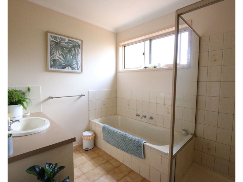 2/108 Mundy Street, Kennington VIC 3550