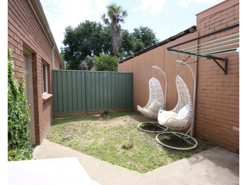 2/108 Mundy Street, Kennington VIC 3550