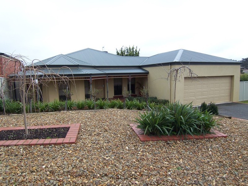 8 Bottlebrush Court, Strathdale VIC 3550
