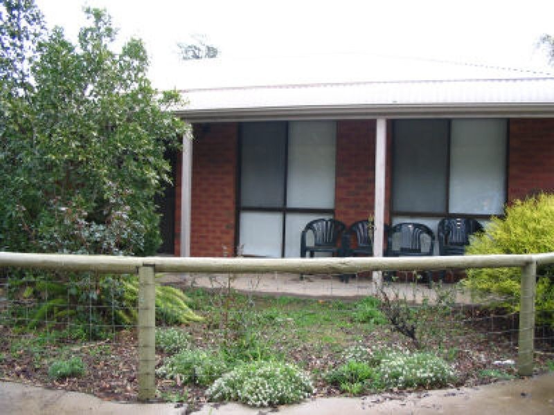 1/2 Towers Street, Flora Hill VIC 3550