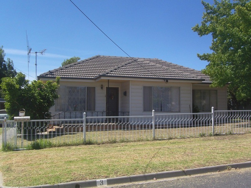 3 Ford Street, Kangaroo Flat VIC 3555