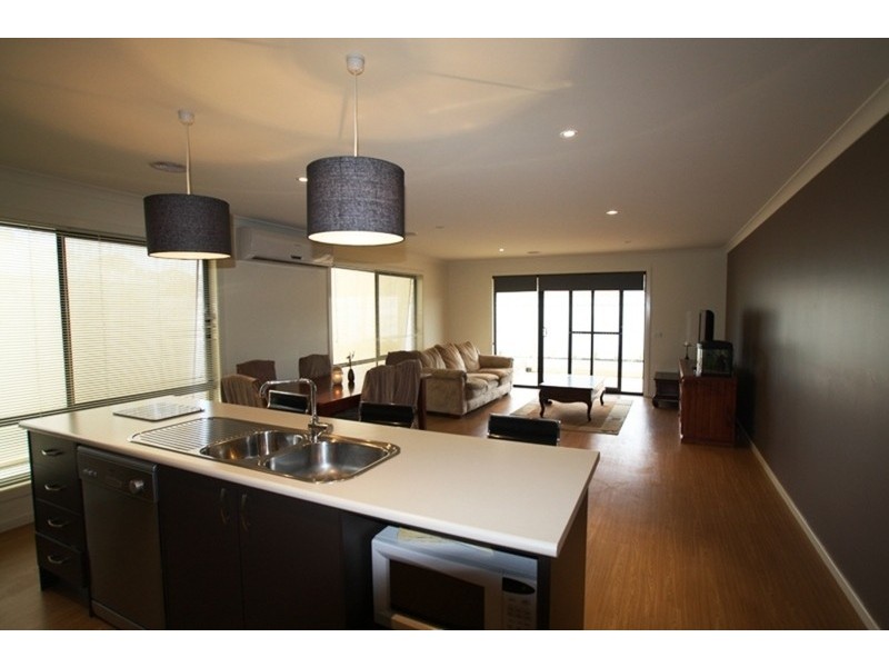 1/15 Alkoomi Court, Ascot VIC 3551