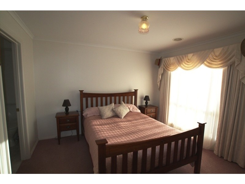 22 Isabella Grove, Strathdale VIC 3550