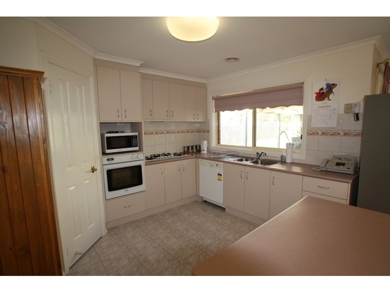 22 Isabella Grove, Strathdale VIC 3550