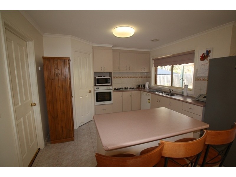 22 Isabella Grove, Strathdale VIC 3550