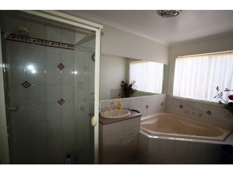 22 Isabella Grove, Strathdale VIC 3550