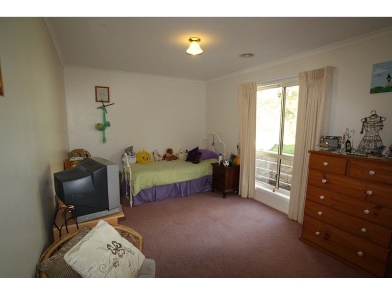 22 Isabella Grove, Strathdale VIC 3550