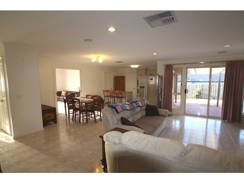 22 Isabella Grove, Strathdale VIC 3550