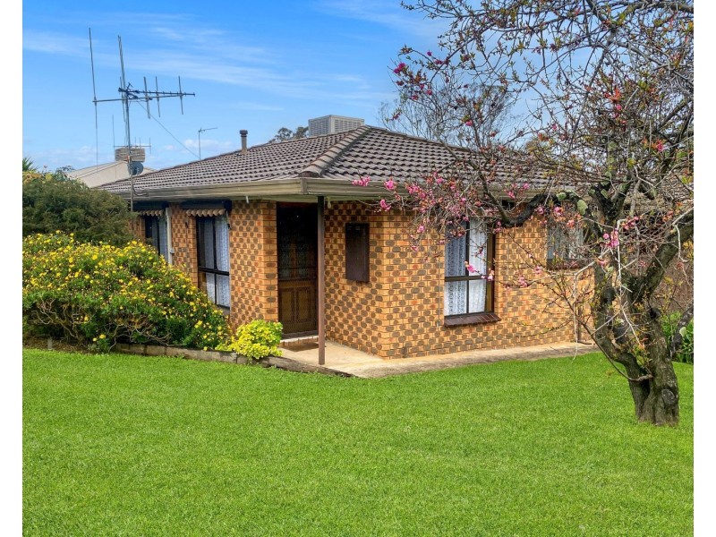 1/2 Julie Court, Kangaroo Flat VIC 3555