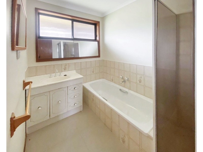 1/2 Julie Court, Kangaroo Flat VIC 3555
