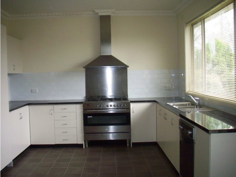 7 Osborne Street, Flora Hill VIC 3550