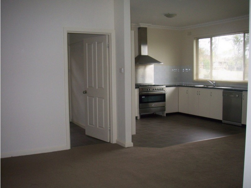 7 Osborne Street, Flora Hill VIC 3550