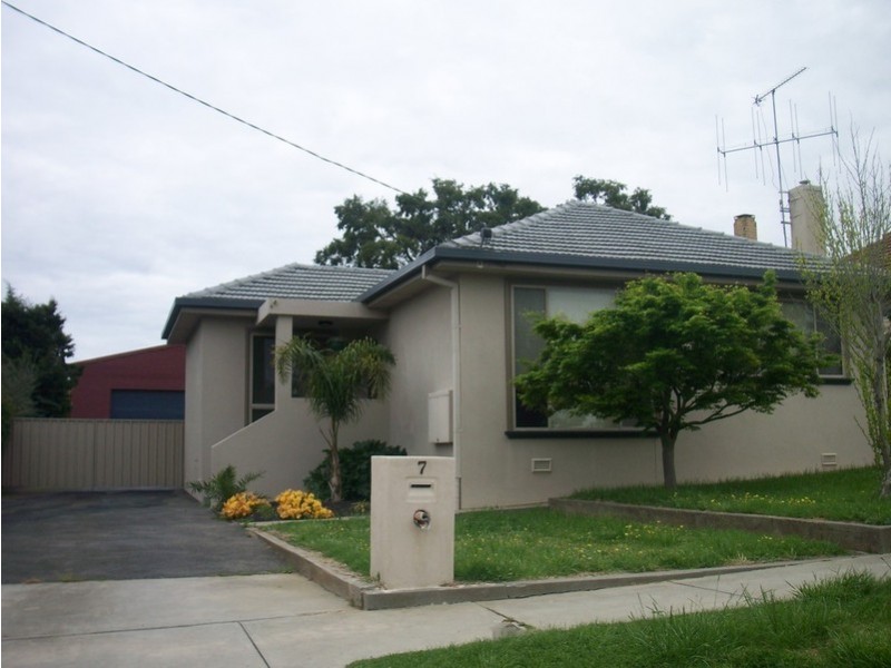 7 Osborne Street, Flora Hill VIC 3550