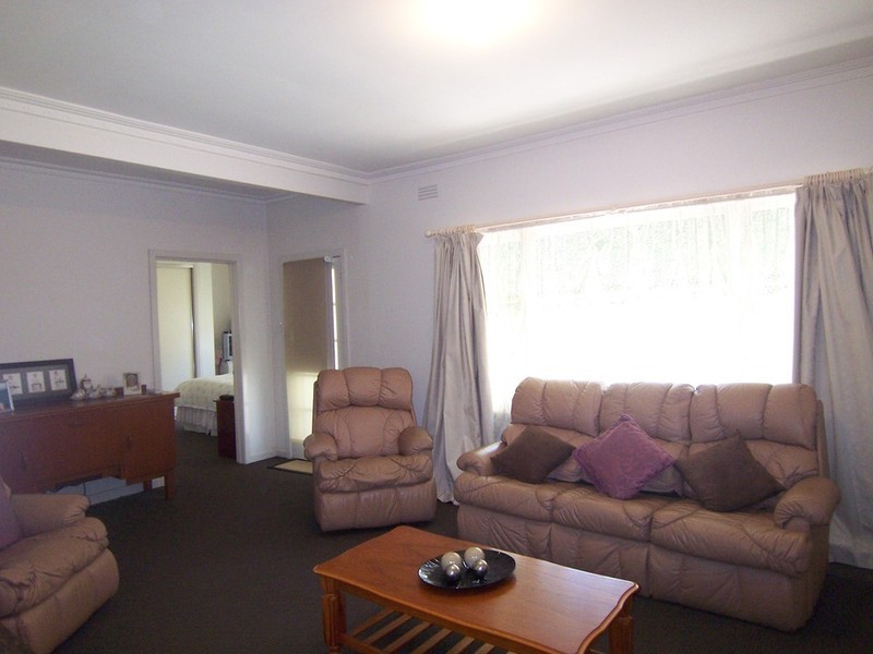 31 Danson Avenue, Kangaroo Flat VIC 3555