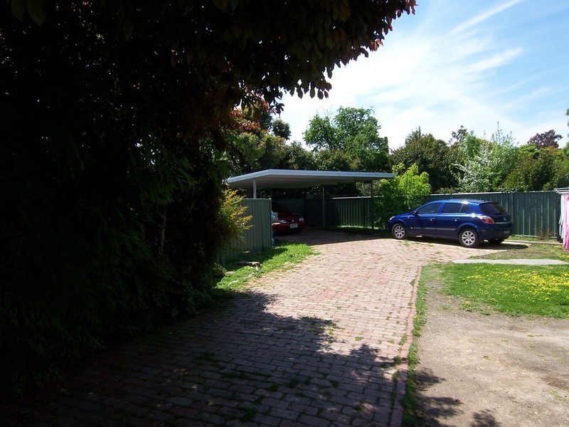 31 Danson Avenue, Kangaroo Flat VIC 3555