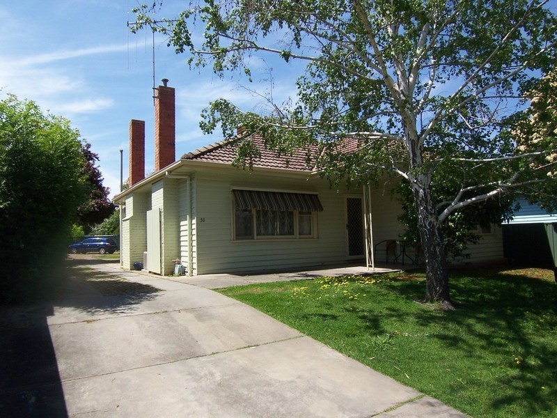 31 Danson Avenue, Kangaroo Flat VIC 3555