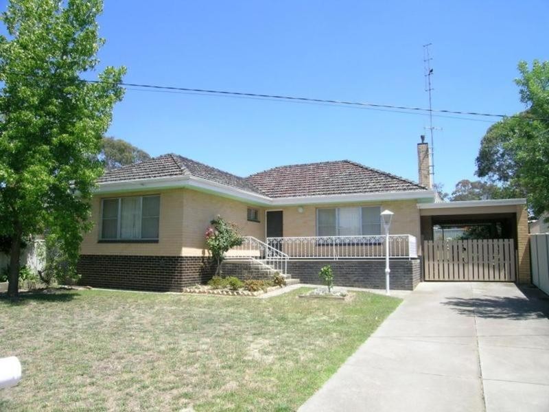 4 Nankoor Street, Golden Square VIC 3555