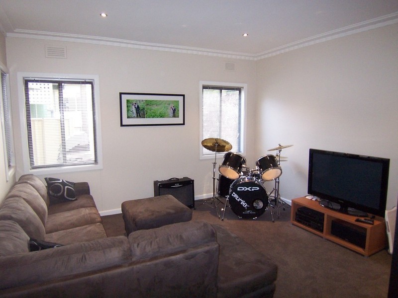 6 Alexander Street, Kangaroo Flat VIC 3555