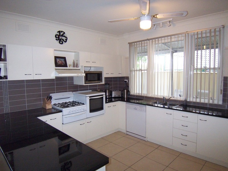 6 Alexander Street, Kangaroo Flat VIC 3555