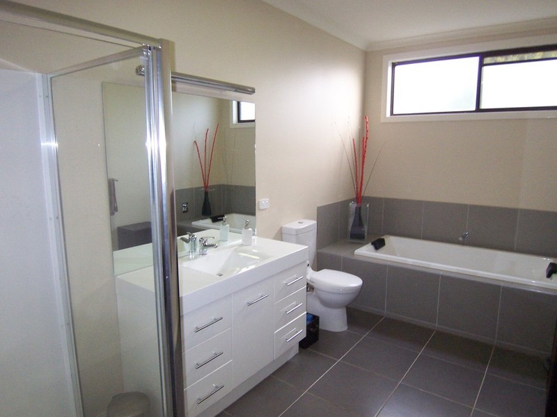 6 Alexander Street, Kangaroo Flat VIC 3555