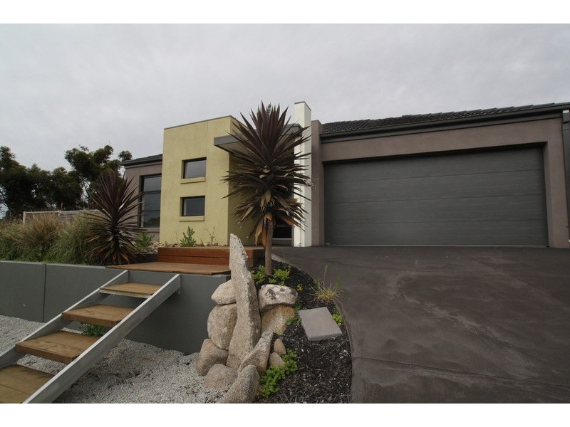 11 Harley Terrace, Strathdale VIC 3550